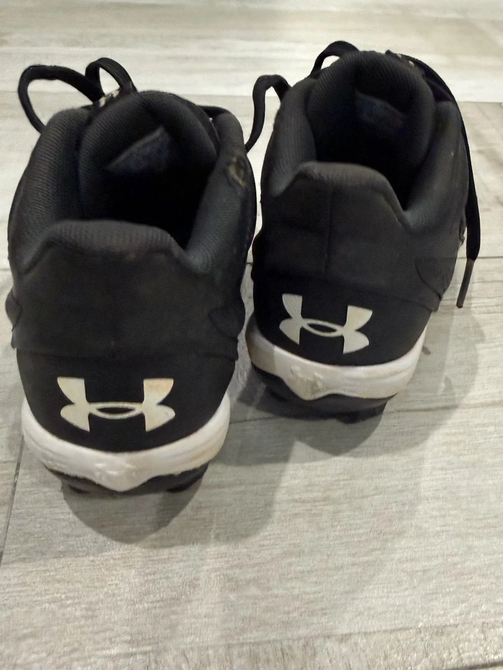 Under Armour baseball youth cleats size 13